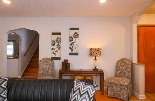 Pittsburgh House | Close to City * Charming Central XL Cape Cod * Airport