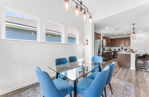 Austin House | Close to Cota Downtown Cozy Luxe 4BR