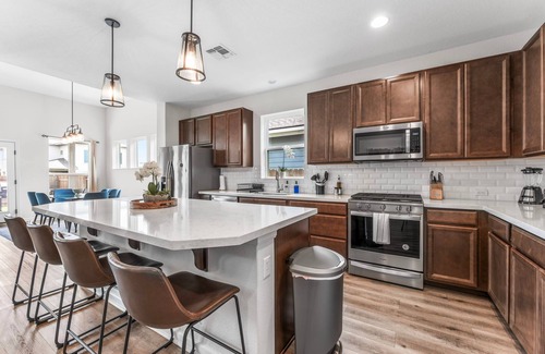 Austin House | Close to Cota Downtown Cozy Luxe 4BR