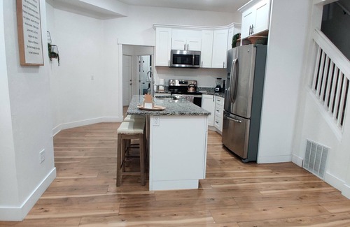 Fairpark Condo | Close to downtown, airport, capital of Utah, arena center ect.