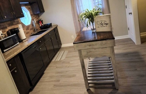 East of Broadway House | Close to downtown all hospitals less than ten minutes!! 2