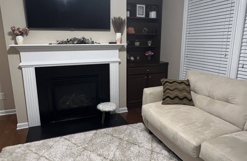 Milton House | close to downtown Alpharetta as well as Avalon shops and restaurants