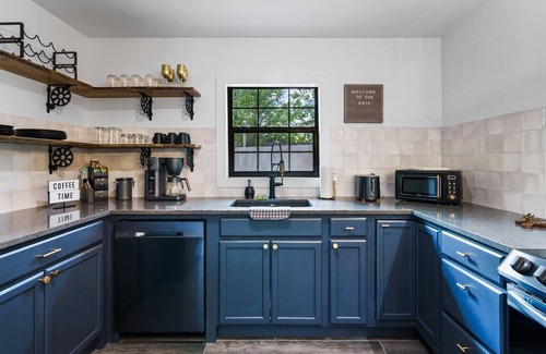 Kerrville Apartment | Close to Downtown! Beautiful Kitchen, 2bd, 1bath - dog friendly