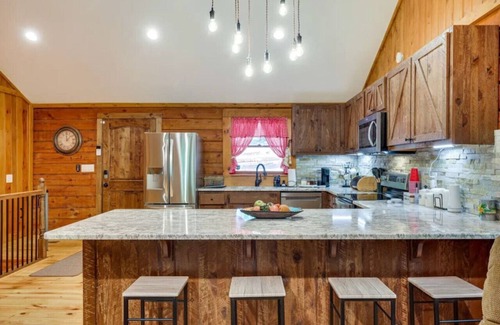 Morganton Cabin | Close to Downtown BR 🍔 Train 🚂Orchards 🍎 Easy Access 🏎️ Fast WiFi 💻 Privacy 🏖️