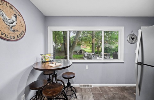 Waveland Park House | Close to Drake/Downtown - Filled With Amenities, Pet Friendly, Hot Tub, Theater!