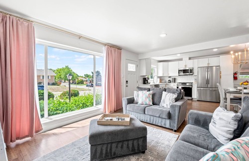 Northglenn House | Close to DTC & Mtns/Historic Updated/WiFi/AC/Pet Friendly/Family Friendly