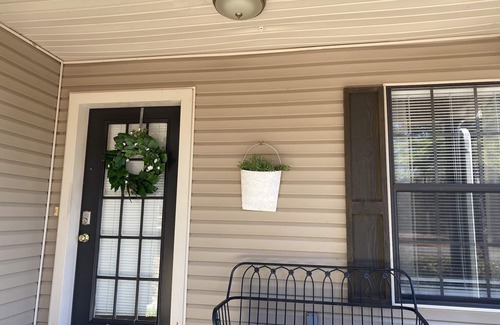 Higden House | Close to everything! 2 miles to Shiloh Marina, swim beach, boat rental & launch