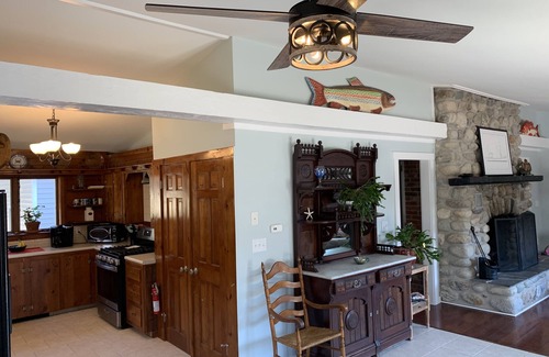 Spruce Head House | Close to everything and away from it all.
