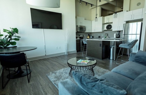 Peachtree Center Apartment | Close to everything ATL! 1 BDRM King with WiFi, fitness room, dynamic views