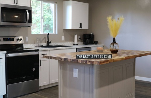 Westover House | Close to Everything Spacious 5Bdr Mountaineer Retreat Morgantown - Sleeps 14
