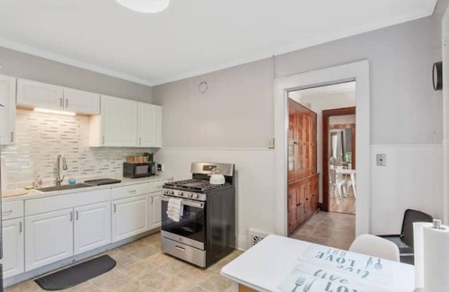 Southside Apartment | Close to Hospitals Upstate, St. Joseph's, Crouse