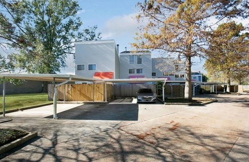 Baton Rouge House | Close to hospitals&I-10/2 bedroom/2bath/Townhome