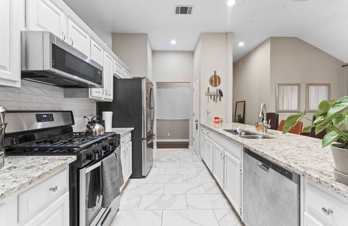 Round Rock House | Close to Kalahari | King Beds | Fast WiFi | 3BR