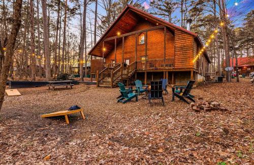 Broken Bow House | Close to Lake Putt Putt, Pool Table, Play set