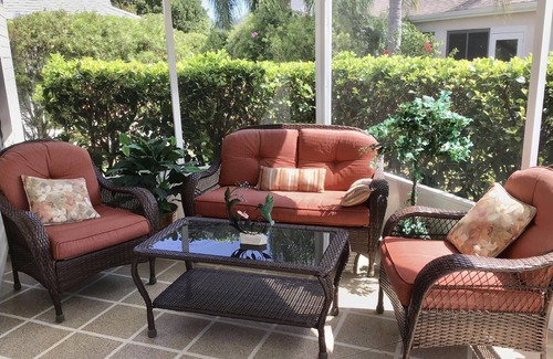 Sabal Chase House | CLOSE TO LAKE SUMTER SQUARE! Sm Dog Friendly, GAS GOLF CART & BBQ Included!