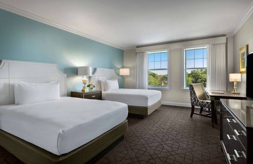 Central West End Hotel | Close to Laumeier Sculpture Park! Pets Are Allowed! With Parking, Pool & Cinema!