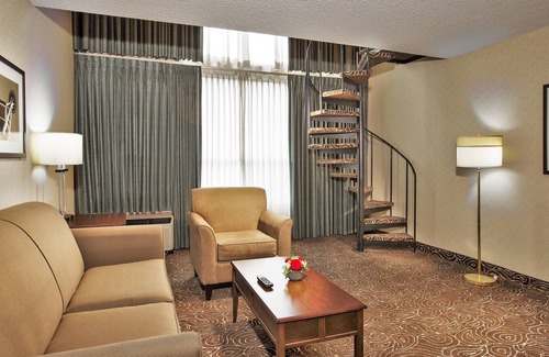 Wilburton House | Close to Local Hospital! Spacious Room, Pool & Parking! Near Bellevue Square!