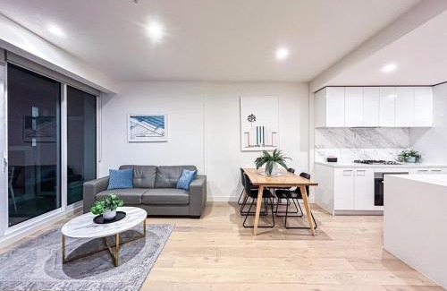 North Melbourne Apartment | Close To Mel Uni 2br2ba Parking Balconywifigym