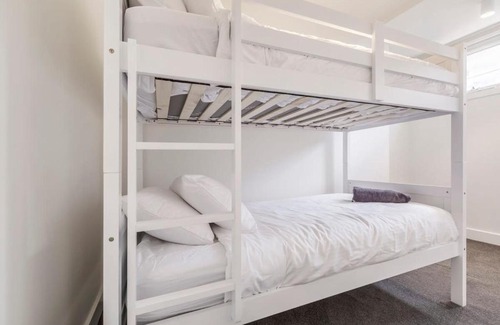 Carlton Apartment | Close to Melbourne University 1 car park - 03768