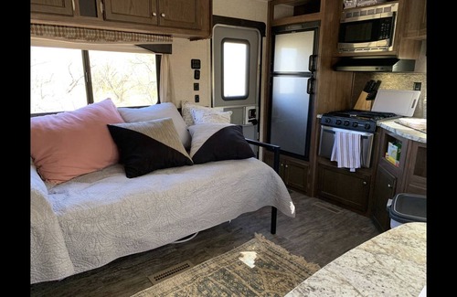 Tanque Verde House | Close to Mt. Lemmon/Saguaro National Park Creosote