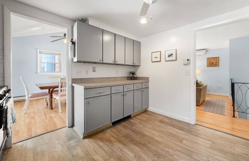 New London House | Close to Mystic, Stonington, Westerly. Room for everyone. 3 mins to Ocean Beach.