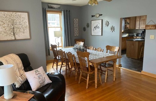 Mill Run House | Close to Seven Springs! Hot Tub, FirePit, Pavilion Great Location!