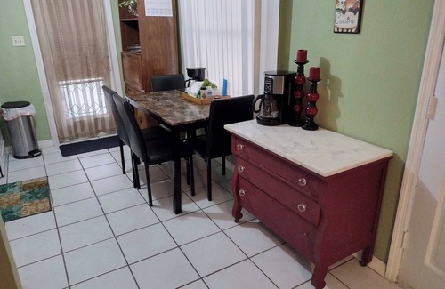 Tarpon Springs Cottage | Close to Sponge docks,private separate entrance, in the heart of Tarpon Spring!