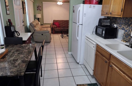 Tarpon Springs Cottage | Close to Sponge docks,private separate entrance, in the heart of Tarpon Spring!
