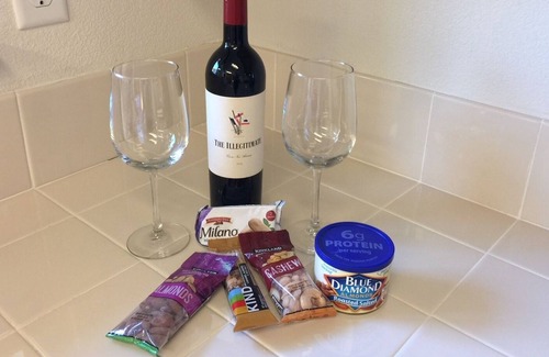 San Ramon Condo | ❤️ Close to SR Regional Hospital. Spacious kitchen, WIFI, garage, w/d in unit