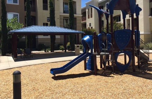 San Ramon Condo | ❤️ Close to SR Regional Hospital. Spacious kitchen, WIFI, garage, w/d in unit