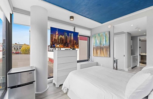 Port Morris Hotel | Close to Stadium Studio F Bal BR | Hotel Amenities