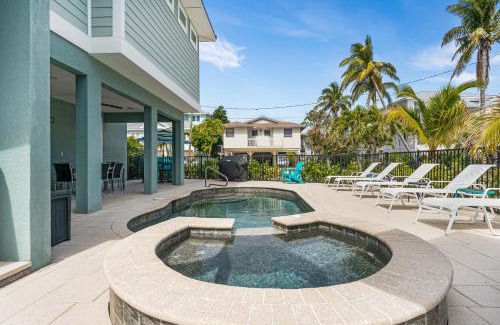 Fort Myers Beach House | Close to the Beach, Heated Pool and Spa - Sweet Carolina - Roelens