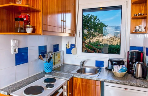 Myrtos Apartment | Close to the beach, detached house with large garden and fantastic sea views