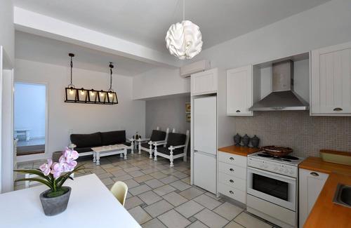 Parikia Apartment | Close to the beach, quiet posιtion, common pool, family, friendly, brand new