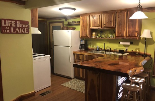 Broaddus House | Close to the Lake and Boat Launches. Pet-Friendly and Family-Friendly. Fish/Hunt