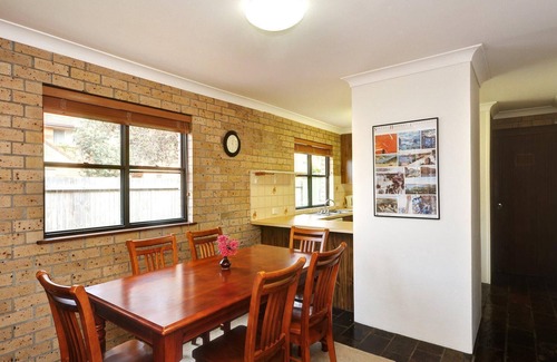 Hawks Nest House | Close To The Main Surf Beach