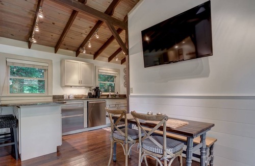 Mirror Lake House | Close to town,Covered deck, Two king masters, Great firepit, Modern & Clean