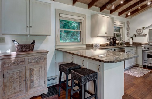 Mirror Lake House | Close to town,Covered deck, Two king masters, Great firepit, Modern & Clean