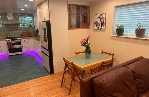 Fairview Park House | Close to UC Berkeley Kitchen Restaurants