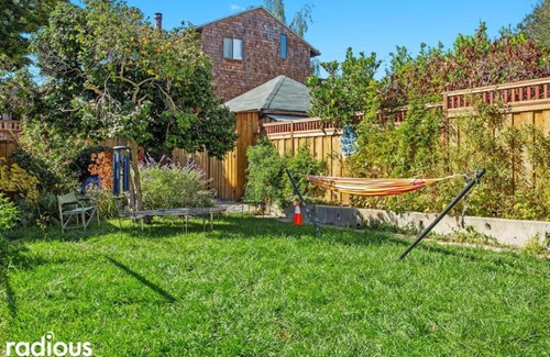 Fairview Park House | Close to UC Berkeley Kitchen Restaurants