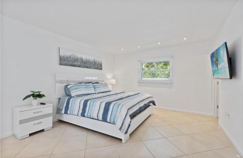 Naples Park House | Close to Vanderbilt Beach home!