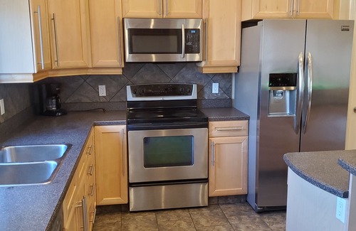 Southwest Edmonton House | Close to Whyte Ave & UofA