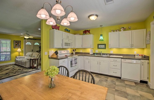Waveland Cottage | 'cloud 9 On The Coast' < 1 Mi to Beach!
