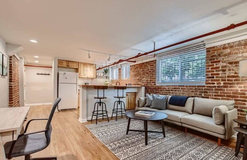 City Park Apartment | Cloud by Modern Midstay/1Block to City Park #C15