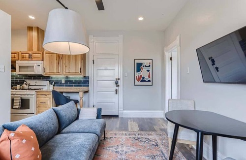 City Park Apartment | Cloud by Modern Midstay/1Block to City Park #C11