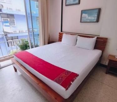 Thung Maha Mek Apartment | Cloud no 3 Serene Oasis King Bed in BKK Heart
