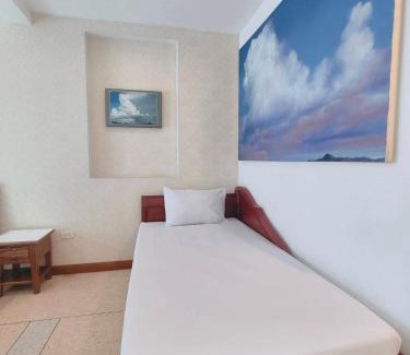 Thung Maha Mek Apartment | Cloud no 3 Serene Oasis King Bed in BKK Heart