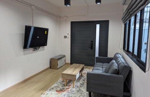 Khlong Ton Sai House | Cloud9 Hometel - Entire House 3BR 170m to BTS Private Quiet & Comfy