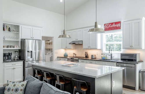 Rising Fawn House | Cloudland Summit | Hot Tub + Grill | Dog Friendly | 4 Bed, 3 Bath