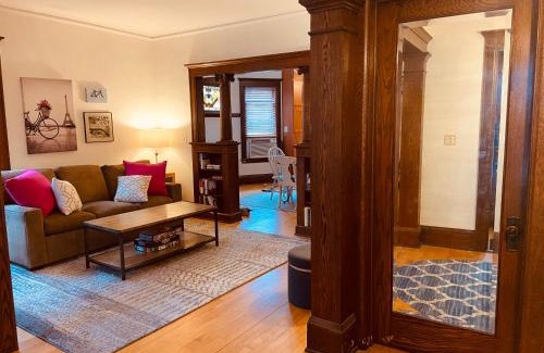 Powderhorn Apartment | Clover Apartment in Blue House on the Park